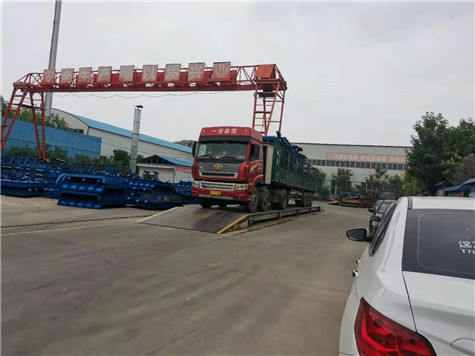 30箱梁模板发往巩义310施工现场